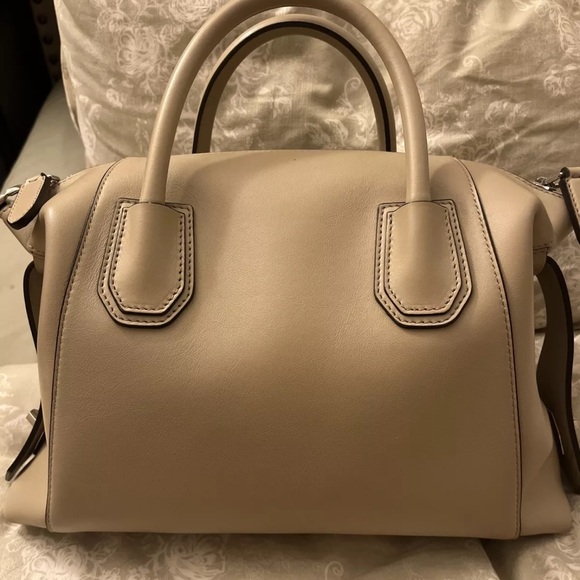 Authentic Givenchy Soft Leather Antigona Bag - Picture 2 of 6
